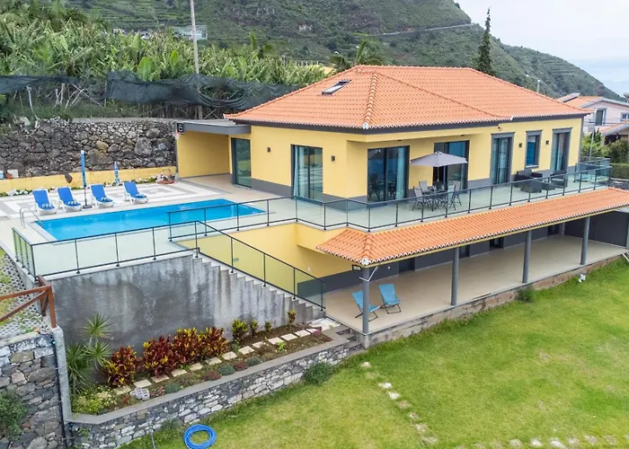 Shell House By Galmi * Arco da Calheta (Madeira)