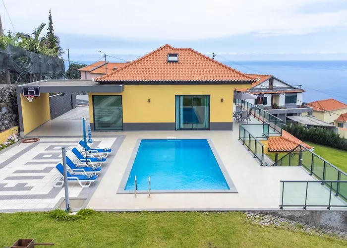 Shell House By Galmi * Arco da Calheta (Madeira)
